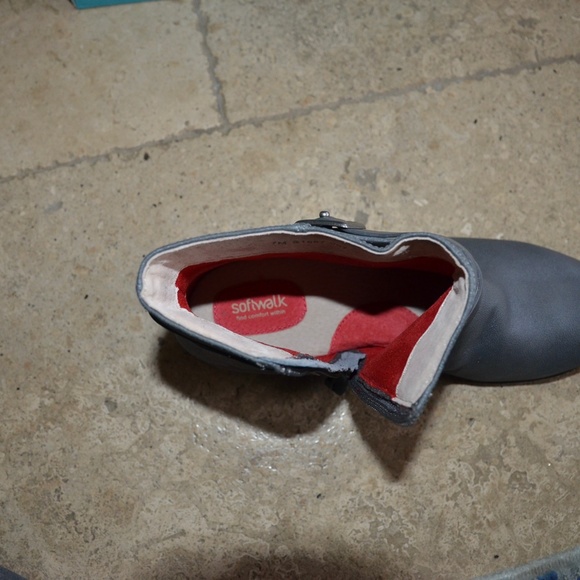SoftWalk Rancho Ankle Boot - Picture 8 of 9